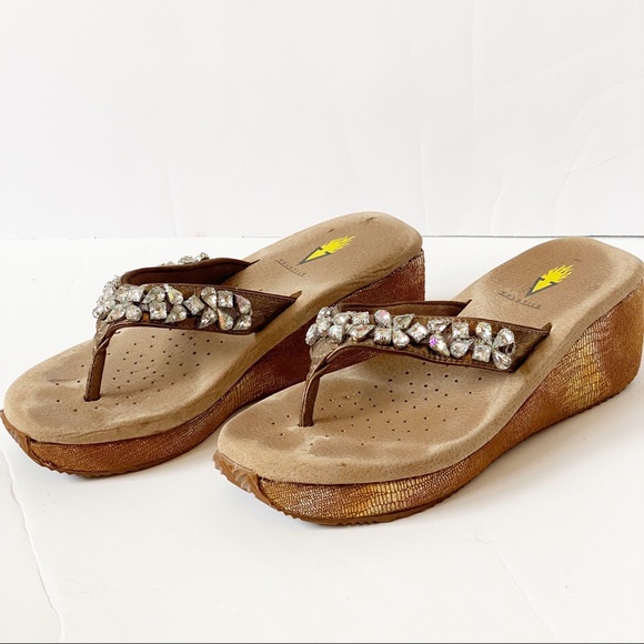 Fun metallic rhinestone sandal - Picture 3 of 6